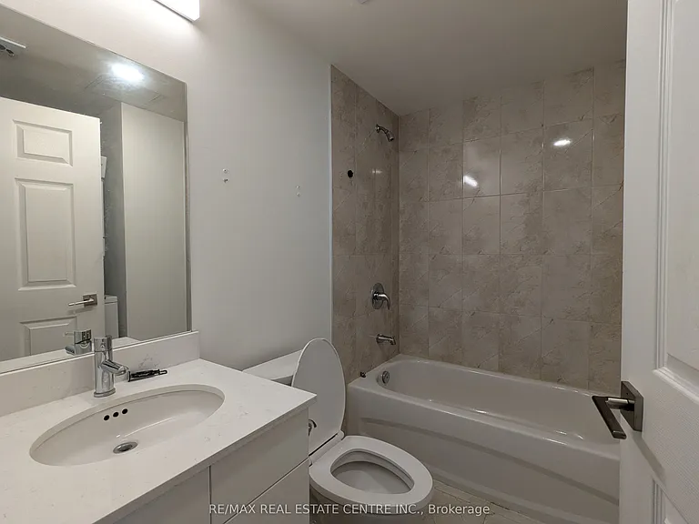1 Wellington St #418 — Photo 15