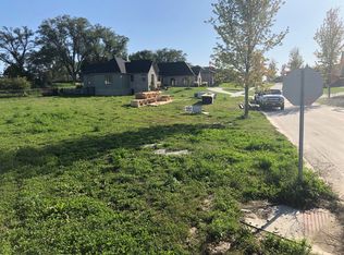 21821 Marinda St, Elkhorn, NE 68022