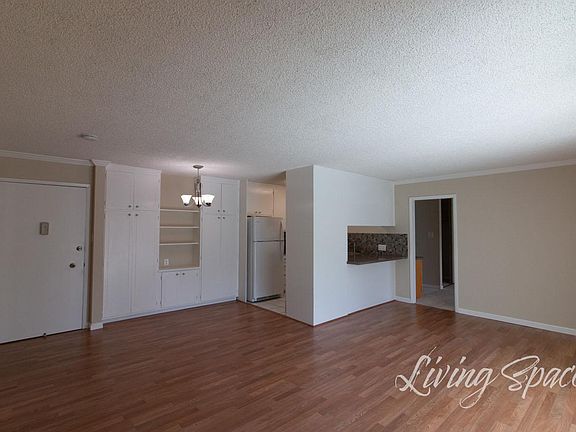 2nd image of 1001 Continentals Way #305