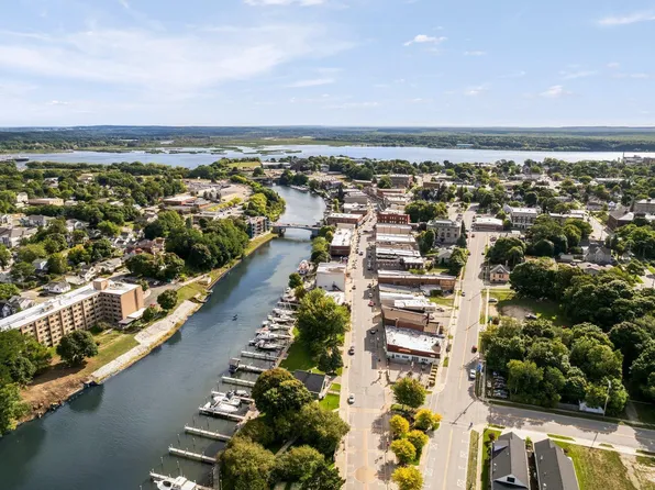 75-77 Oak St #1-4, Manistee, MI 49660