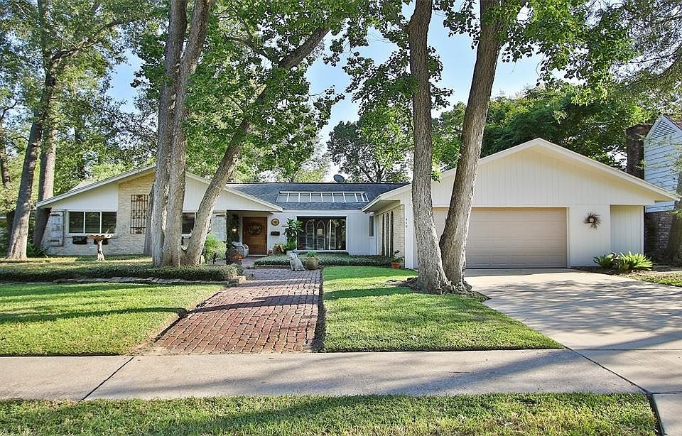 1st image of 410 Bayou View Dr