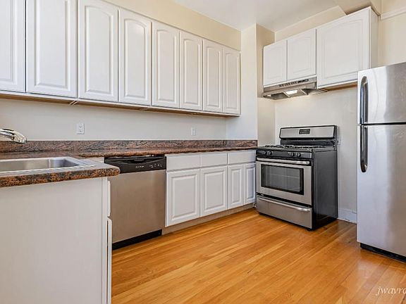 4th image of 2101 Bay St #302-J