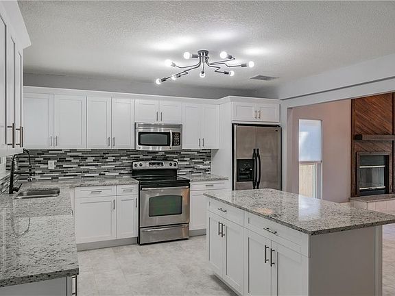 2nd image of 14911 Palmcrest Pl