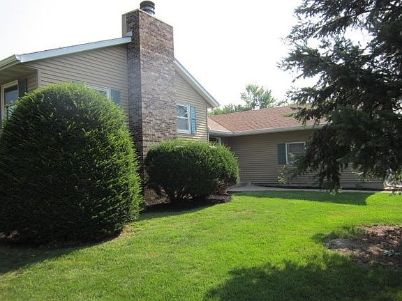 3rd image of 709 E Cherry Dr