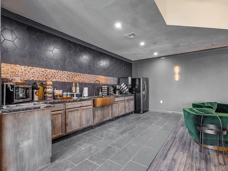 The Lodge Apartments — Photo 13