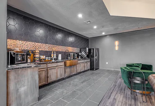 The Lodge Apartments Photo 1