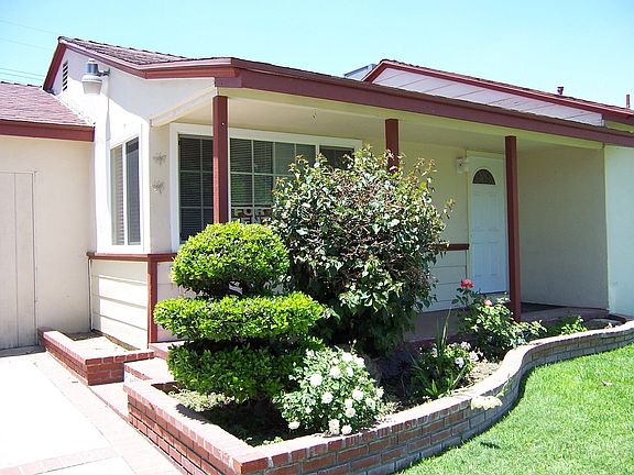 2nd image of 3322 N Fairfax Dr