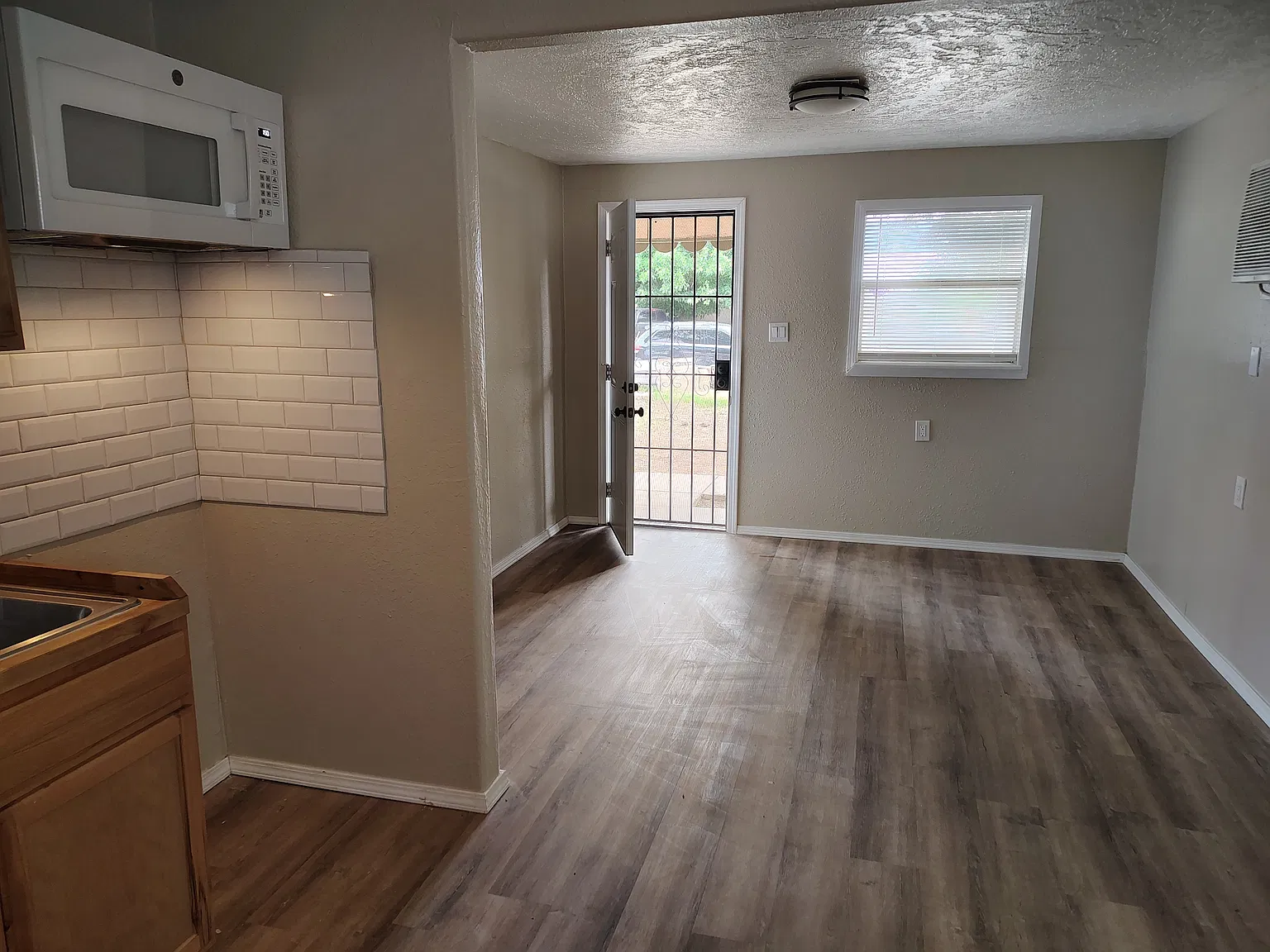 602 South Woody Drive Apt B - 1 — Photo 3
