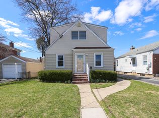 9 Gordon Ave FLOOR 2, Westbury, NY 11590
