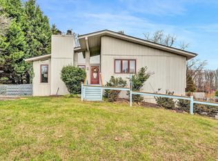 6560 Forest View Rd, Roanoke, VA 24018