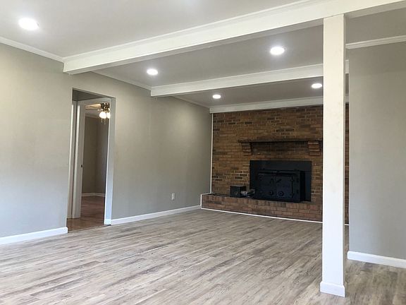 3rd image of 408 Forestway Dr