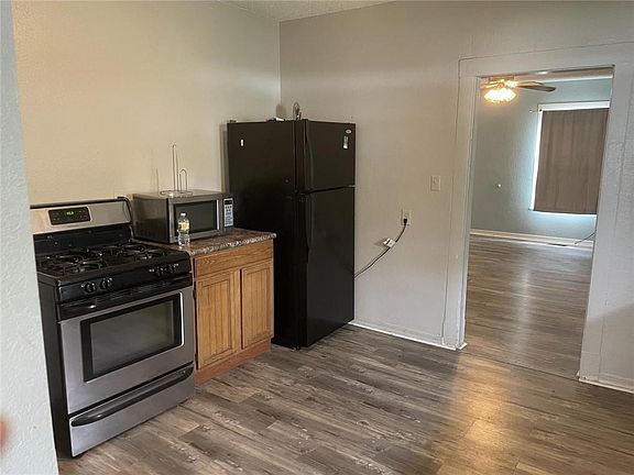 4th image of 1107 Nelson St