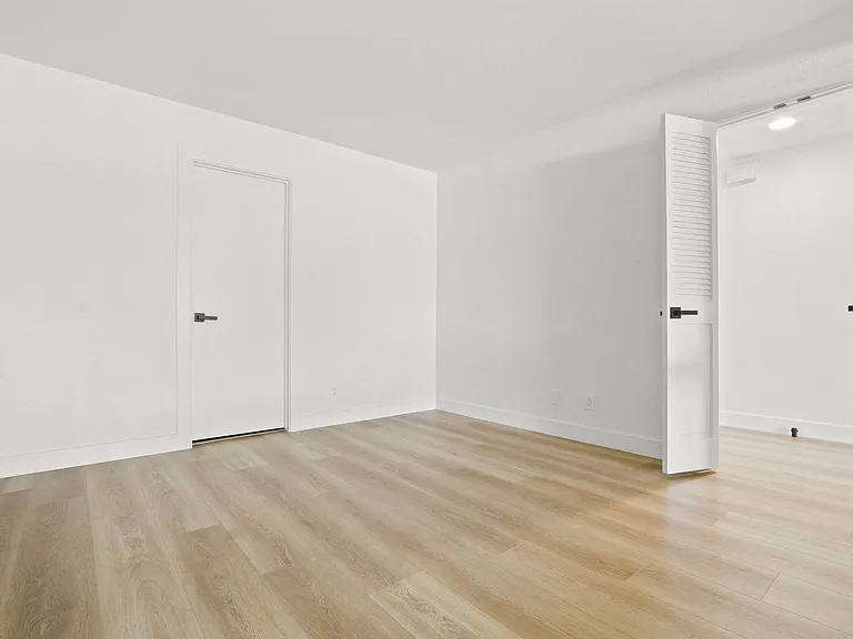 727 Westbourne — Photo 17