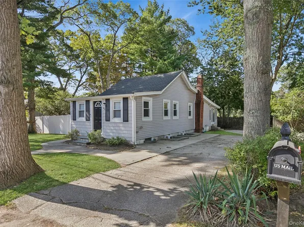 48 W 5th Street, Ronkonkoma, NY 11779