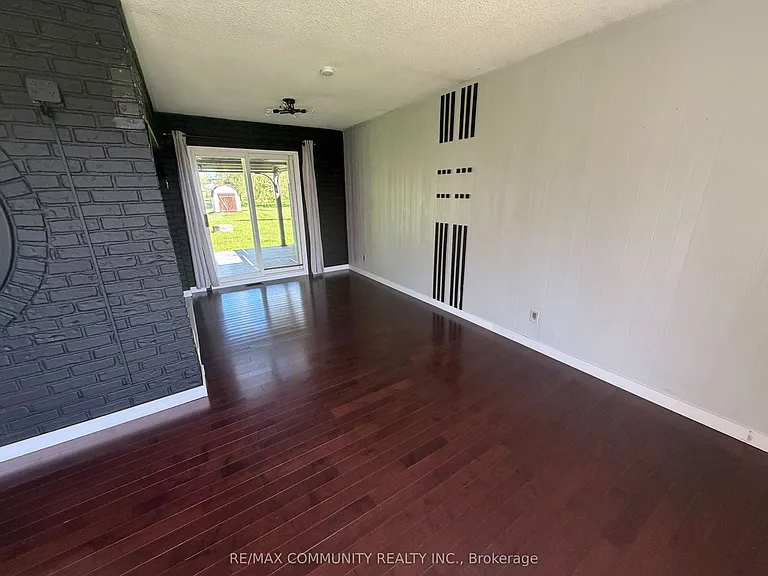 2292 Hamilton Rd — Photo 7