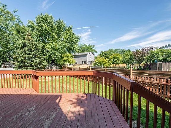 4th image of 5158 Aurora Dr