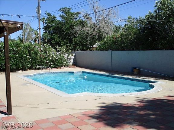 4th image of 546 E Oakey Blvd