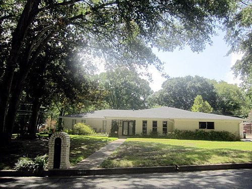 2nd image of 600 Dorchester Dr