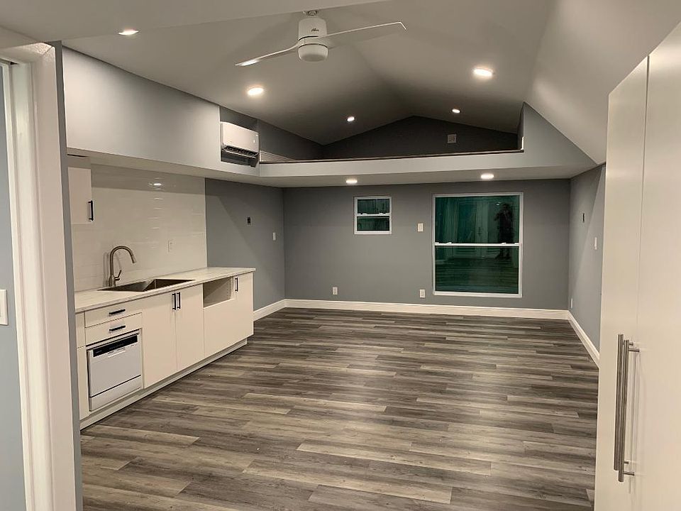 Spacious and cozy living space. Dishwasher and ice cold A/c for the warm months with heater for the cooler days.