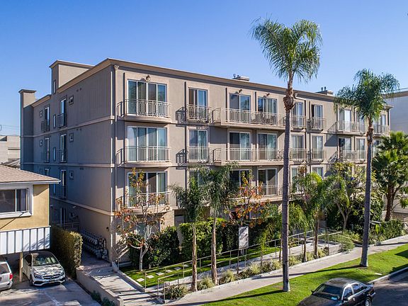 4th image of 1050 S Holt Ave #402