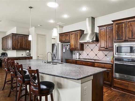 4th image of 548 Dry Canyon Dr