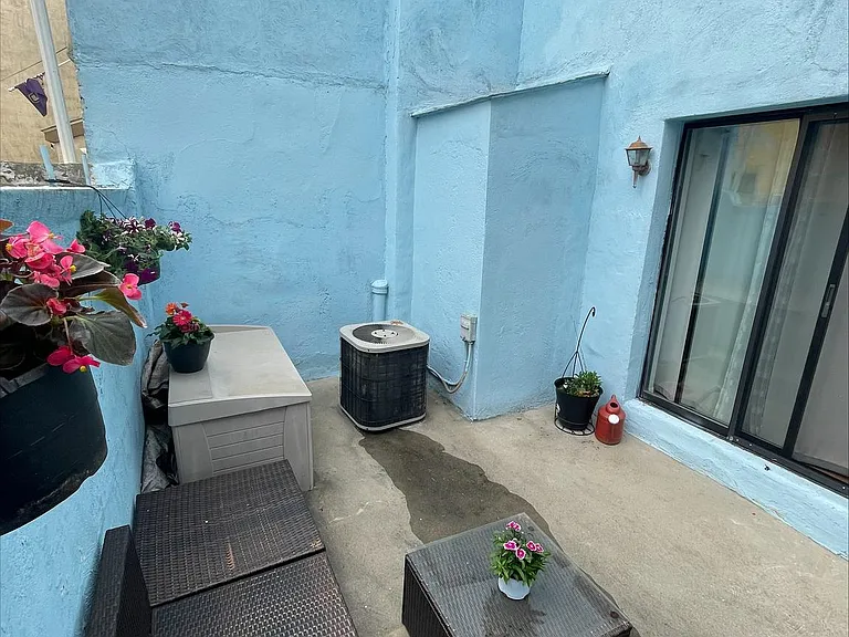 1006 Montrose St — Photo 27