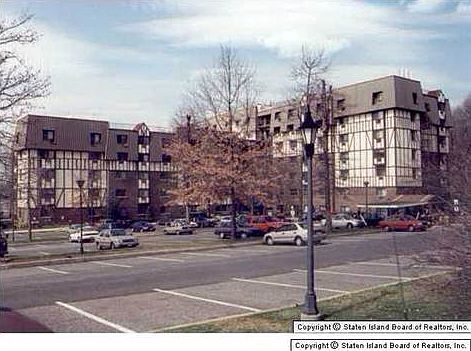 1st image of 2 Elmwood Park Dr APT 603