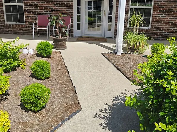 8330 Delta Cir, Louisville, KY 40228