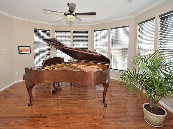 3rd image of 6443 Sutcliffe Dr