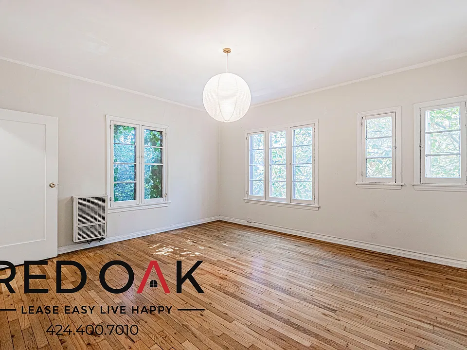 836 Sanborn Ave #106