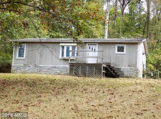 570 Falling Waters Dr, Falling Waters, WV 25419