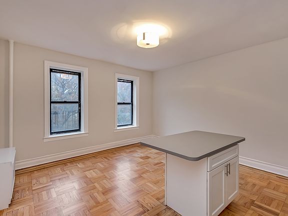 2nd image of 3279 Bainbridge Ave Unit A31