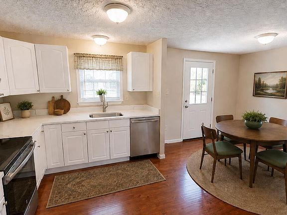 3rd image of 1180 Bannister Cir