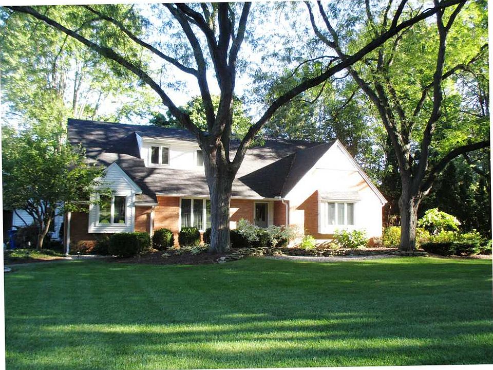1st image of 7 Parkwood Dr