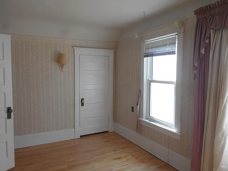 935 Central Ave W — Photo 10