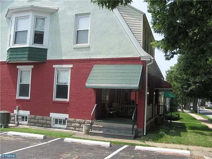 932 Hill Ave photo 1