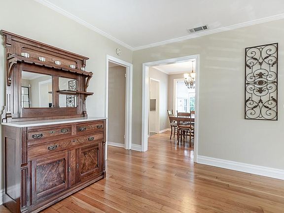 5th image of 2705 S Manhattan Ave