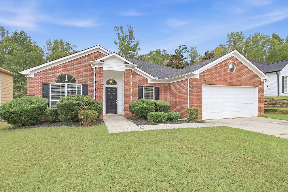 3 bed, 2.0 bath, 2131 sqft, $2,155 — Photo 3
