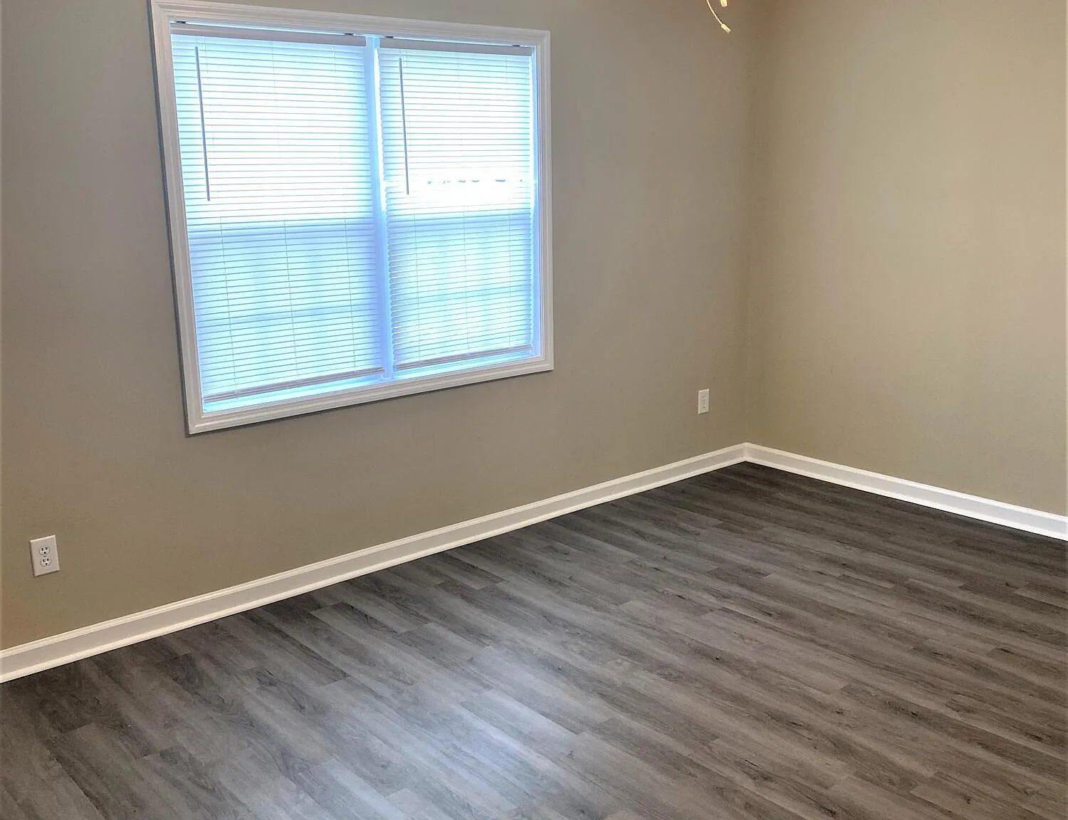 2 bed, 2.0 bath, 1035 sqft, $1,295 — Photo 2