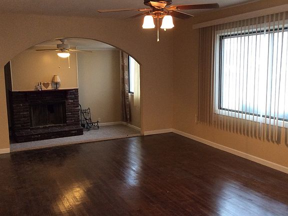 3rd image of 522 Douglas Dr