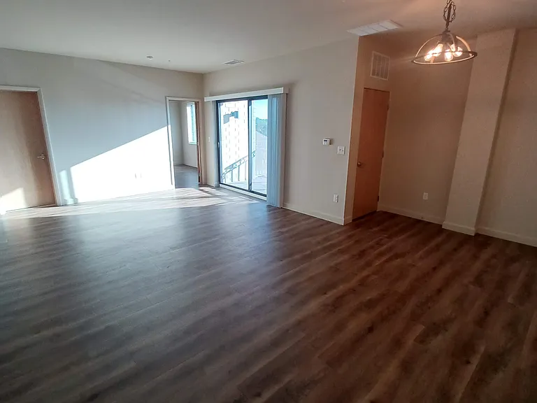 111 S Leroy St — Photo 3