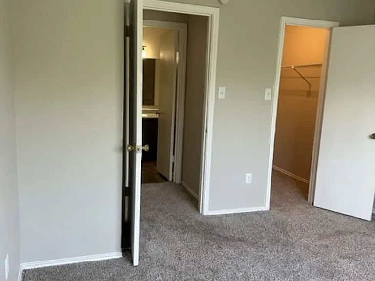 Fairway Square Apartments — Photo 38