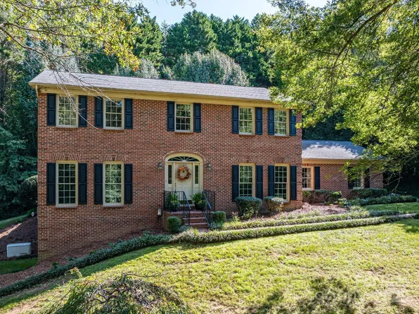 240 37th Avenue Pl NW, Hickory, NC 28601