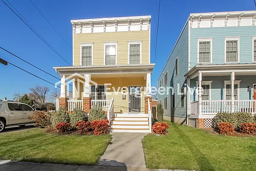 1719 Everett St Photo 1