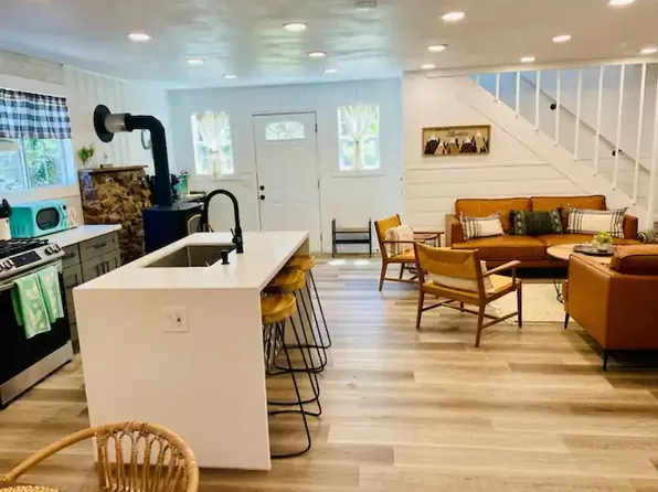 542 W Long Beach Ave, Cedarpines Park, CA 92322