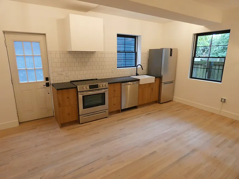 1401 Charles St #C — Photo 4