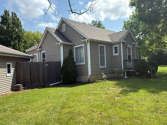 3rd image of 41 S Oplaine Rd