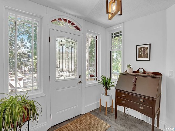 4th image of 2067 Montague Street