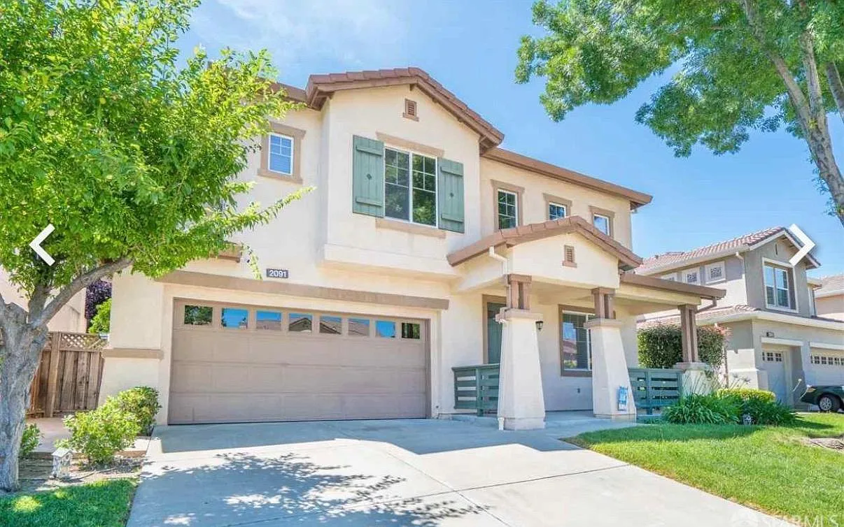 5 bed, 2.5 bath, 2906 sqft, $4,800 — Photo 1