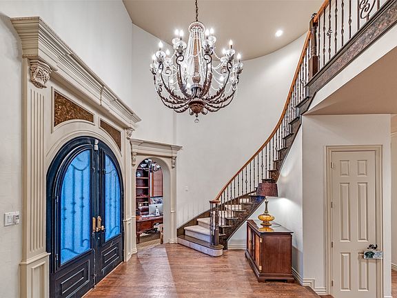 3rd image of 390 Oak Ridge Dr